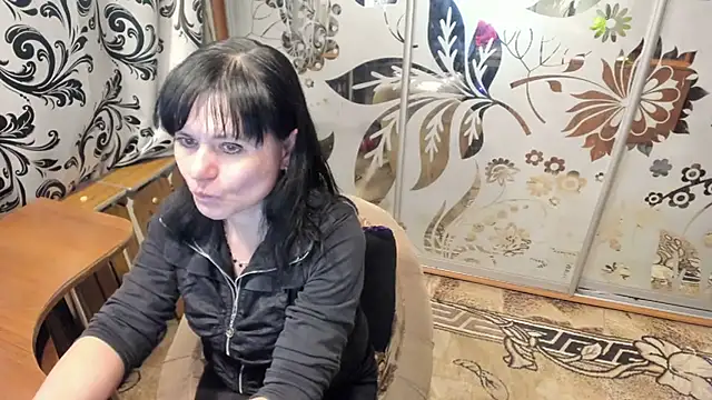 Snapshot of EVILENSA chatting on 02.24.25 EVILENSA online show from 02.24.25