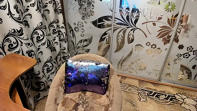 Snapshot of EVILENSA chatting on 10.19.25 EVILENSA online show from 10.19.25