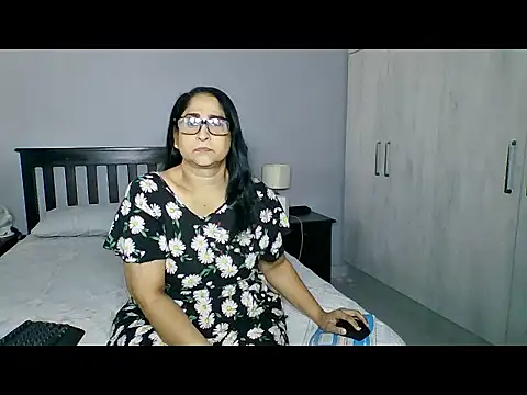 Snapshot of Indiankushy chatting on 06.18.26 Indiankushy online show from 06.18.26