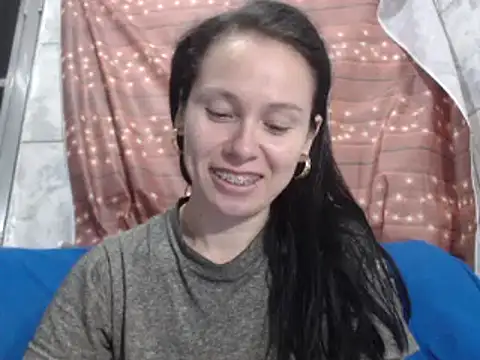 Snapshot of Venusluxodomme chatting on 09.20.25 Venusluxodomme online show from 09.20.25