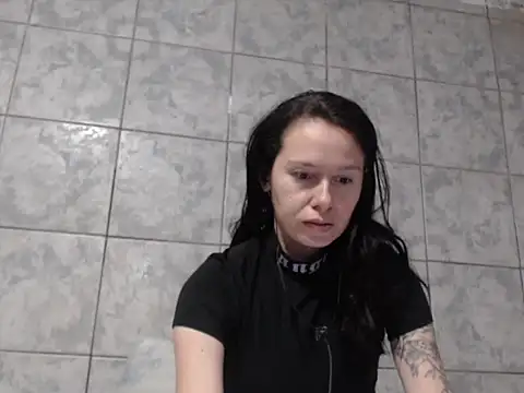 Snapshot of Venusluxodomme chatting on 10.26.25 Venusluxodomme online show from 10.26.25