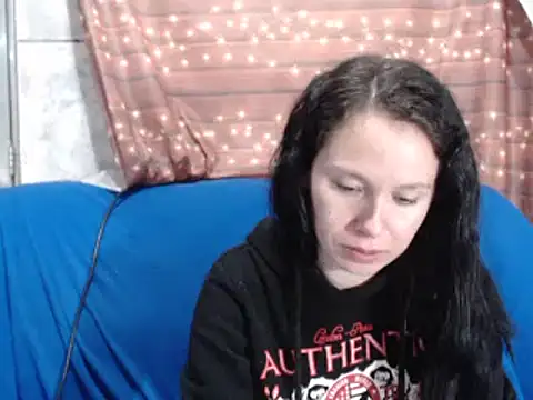 Snapshot of Venusluxodomme chatting on 11.11.25 Venusluxodomme online show from 11.11.25