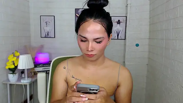 Snapshot of urnaughtydolly69 chatting on 10.07.25 urnaughtydolly69 online show from 10.07.25