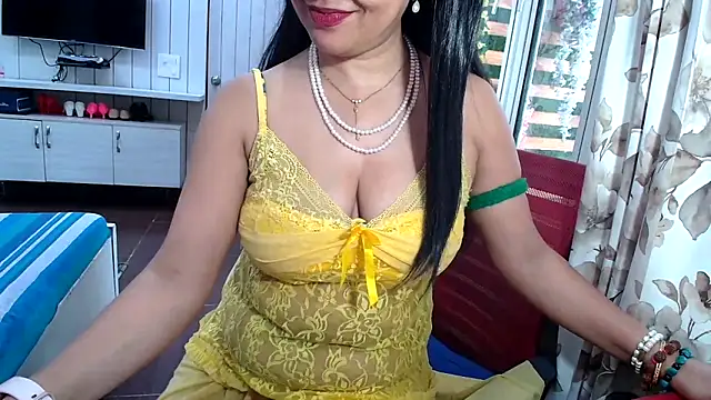 Snapshot of yourradhika chatting on 06.18.26 yourradhika online show from 06.18.26