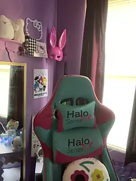 Snapshot of lolabunny9 chatting on 12.17.24 lolabunny9 online show from 12.17.24