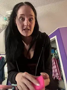 Snapshot of lolabunny9 chatting on 12.28.24 lolabunny9 online show from 12.28.24