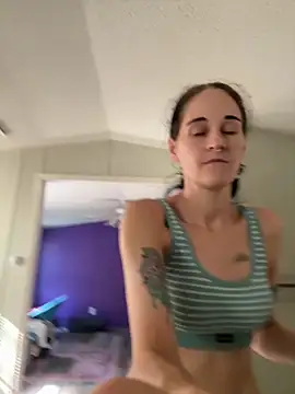 Snapshot of lolabunny9 chatting on 09.18.25 lolabunny9 online show from 09.18.25