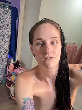 Snapshot of lolabunny9 chatting on 10.08.25 lolabunny9 online show from 10.08.25