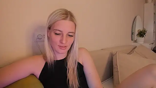 Snapshot of HILT_ON chatting on 10.12.25 HILT ON online show from 10.12.25