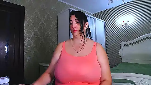 Snapshot of Evelyn_Shy chatting on 12.25.24 Evelyn Shy online show from 12.25.24