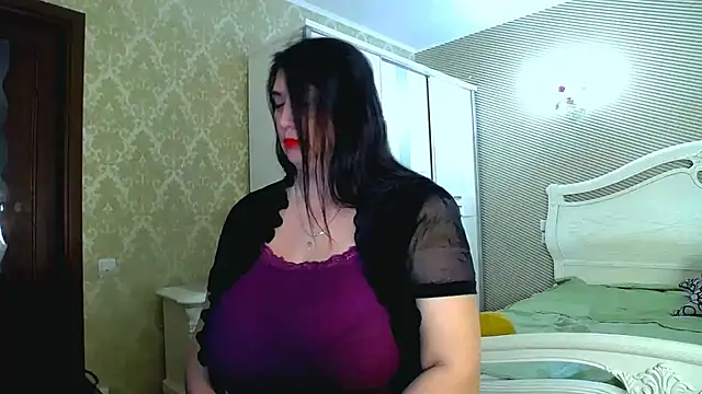 Snapshot of Evelyn_Shy chatting on 02.20.25 Evelyn Shy online show from 02.20.25