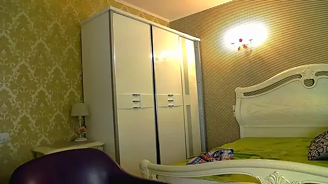 Snapshot of Evelyn_Shy chatting on 02.28.25 Evelyn Shy online show from 02.28.25