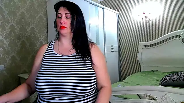 Snapshot of Evelyn_Shy chatting on 03.12.25 Evelyn Shy online show from 03.12.25