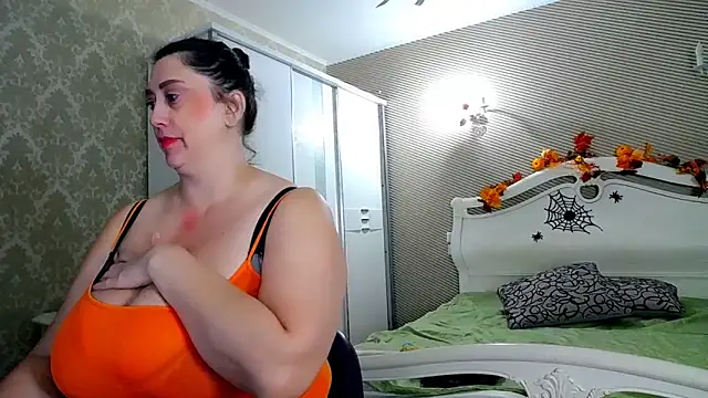 Snapshot of Evelyn_Shy chatting on 11.05.25 Evelyn Shy online show from 11.05.25