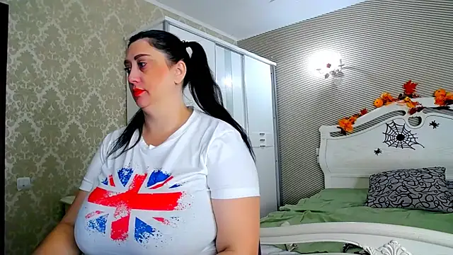 Snapshot of Evelyn_Shy chatting on 11.07.25 Evelyn Shy online show from 11.07.25