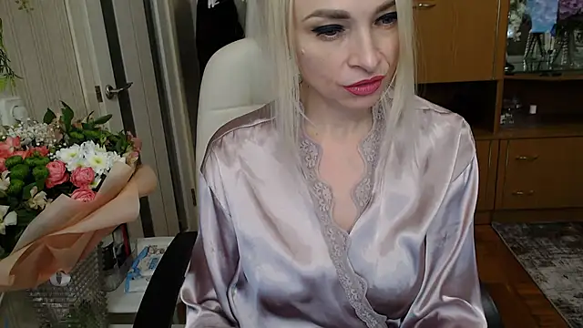 Mika Passion online show from 02.15.25