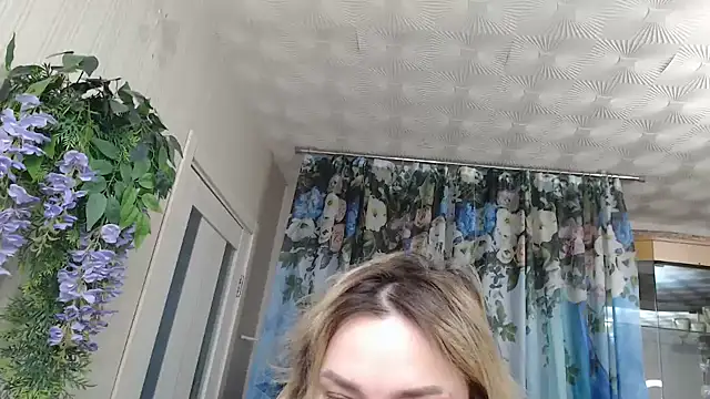 Mika Passion online show from 12.15.25