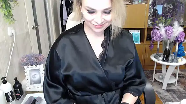 Mika Passion online show from 12.22.25