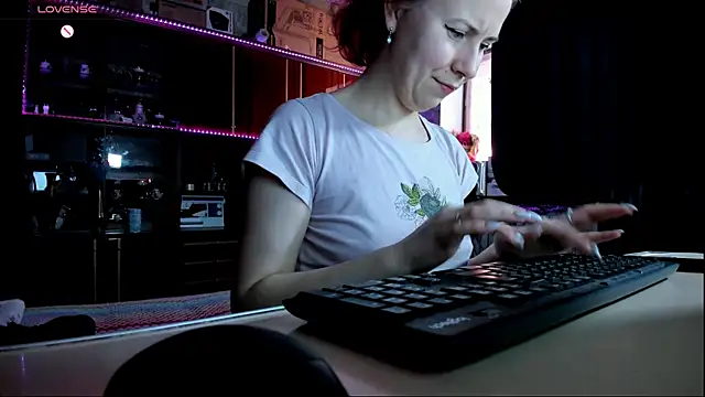 Snapshot of pa1e_pr1ncess chatting on 03.10.25 pa1e pr1ncess online show from 03.10.25