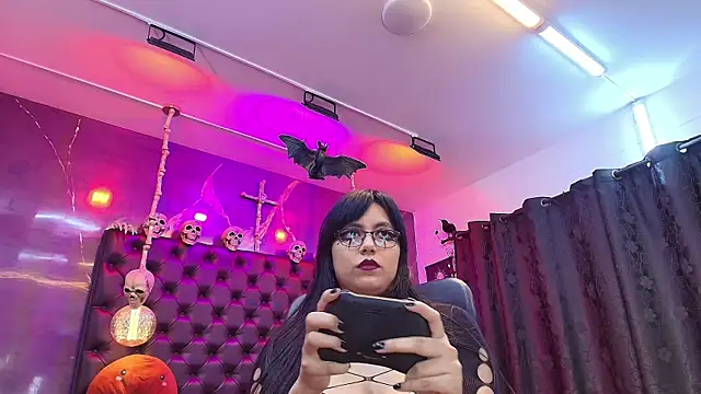 Snapshot of AlexHoe_ chatting on 02.22.25 AlexHoe online show from 02.22.25