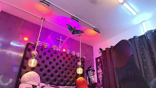 Snapshot of AlexHoe_ chatting on 03.01.25 AlexHoe online show from 03.01.25