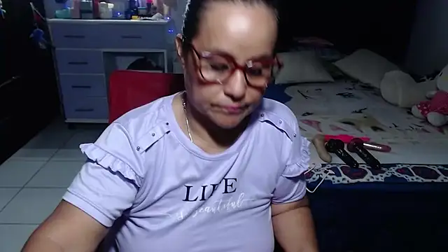 Snapshot of pervert_mommy_ chatting on 06.27.26 pervert mommy online show from 06.27.26