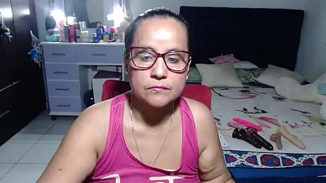 Snapshot of pervert_mommy_ chatting on 07.01.26 pervert mommy online show from 07.01.26