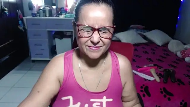 Snapshot of pervert_mommy_ chatting on 07.14.26 pervert mommy online show from 07.14.26
