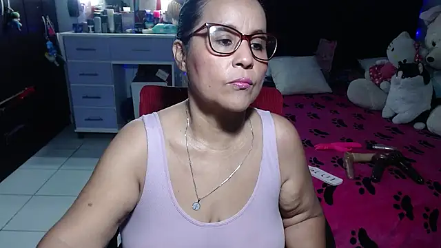 Snapshot of pervert_mommy_ chatting on 07.15.26 pervert mommy online show from 07.15.26