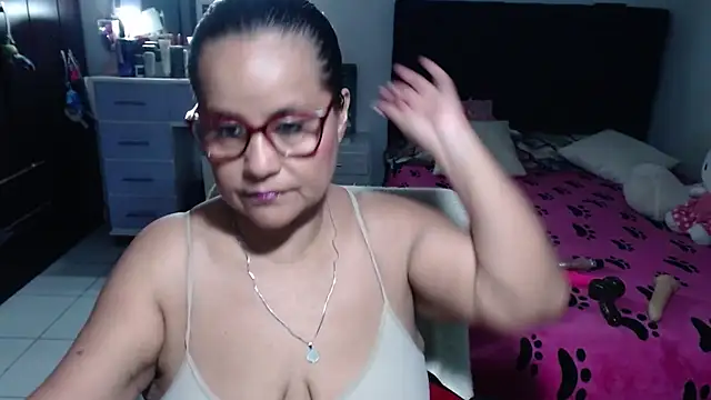 Snapshot of pervert_mommy_ chatting on 07.18.26 pervert mommy online show from 07.18.26