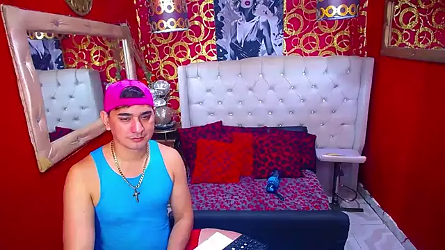 Snapshot of PEINBOYS chatting on 10.11.25 PEINBOYS online show from 10.11.25