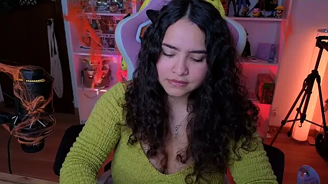 Snapshot of Sweet_sully__ chatting on 10.12.25 Sweet sully online show from 10.12.25