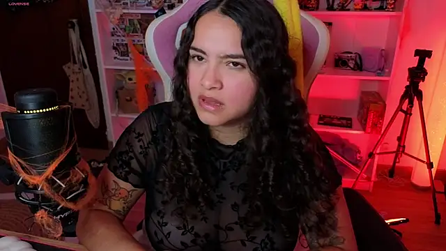 Snapshot of Sweet_sully__ chatting on 10.18.25 Sweet sully online show from 10.18.25