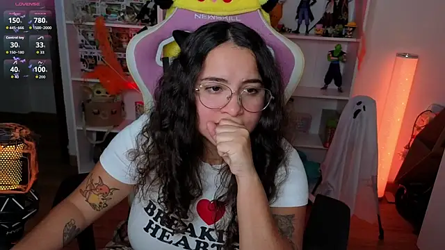 Snapshot of Sweet_sully__ chatting on 10.29.25 Sweet sully online show from 10.29.25