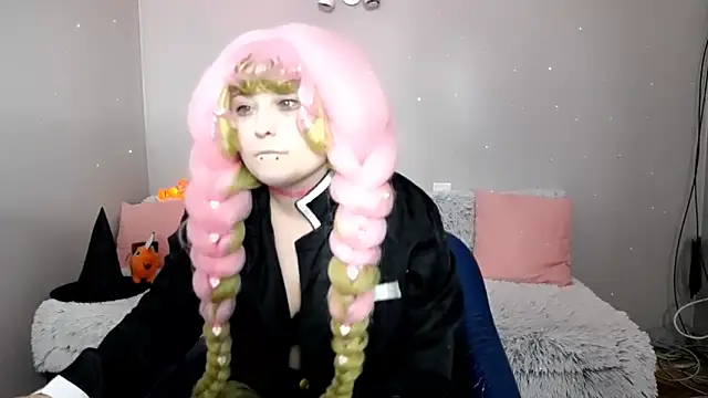 Estheri online show from 10.27.25