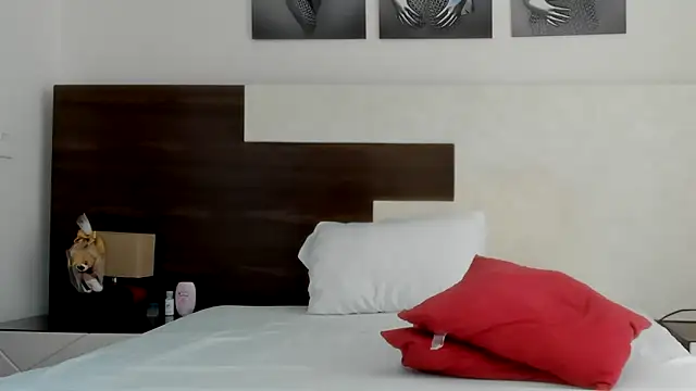 Snapshot of SexyCaitlynHot chatting on 06.09.26 SexyCaitlynHot online show from 06.09.26