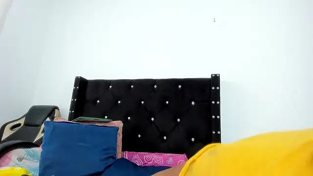 ebonnylatinx online show from 10.21.25