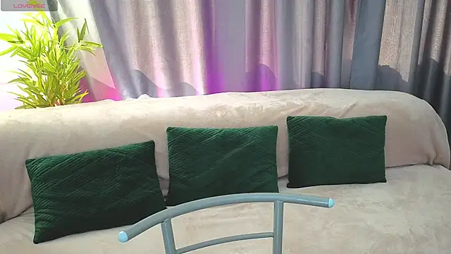 GirlfriendNina online show from 04.24.26