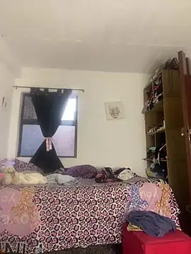 Snapshot of AlondraDiossa03 chatting on 10.18.25 AlondraDiossa03 online show from 10.18.25