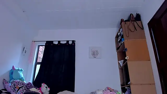 Snapshot of AlondraDiossa03 chatting on 10.27.25 AlondraDiossa03 online show from 10.27.25