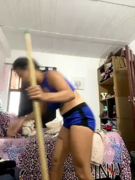 Snapshot of AlondraDiossa03 chatting on 10.31.25 AlondraDiossa03 online show from 10.31.25