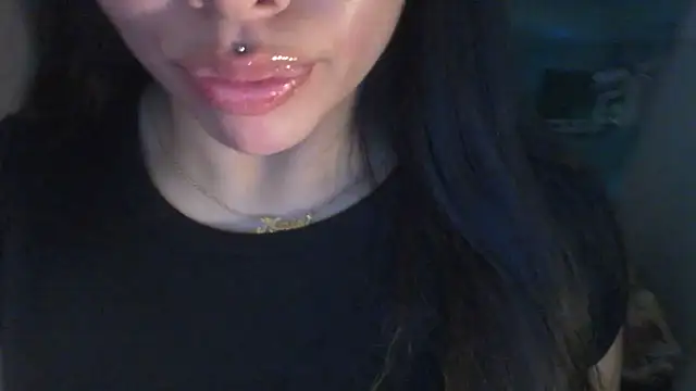 Snapshot of DulceAngelica chatting on 11.01.25 DulceAngelica online show from 11.01.25