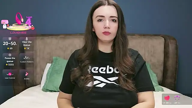 Snapshot of IamMolly chatting on 10.27.25 IamMolly online show from 10.27.25