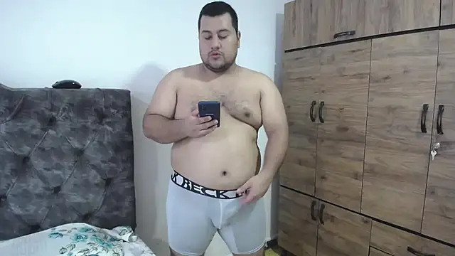 Snapshot of santi_hothot chatting on 10.18.25 santi hothot online show from 10.18.25