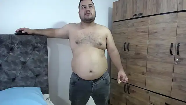 Snapshot of santi_hothot chatting on 11.06.25 santi hothot online show from 11.06.25