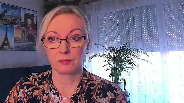 vanessa chat online show from 04.21.26