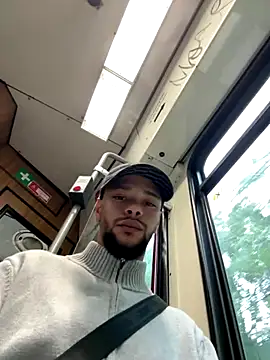 Snapshot of Lionayowe chatting on 10.08.25 Lionayowe online show from 10.08.25