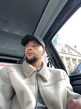 Snapshot of Lionayowe chatting on 11.18.25 Lionayowe online show from 11.18.25