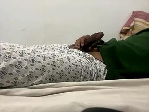 Snapshot of chicosexhot25 chatting on 12.15.24 chicosexhot25 online show from 12.15.24