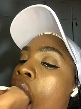 LuciousLips96 online show from 12.26.24